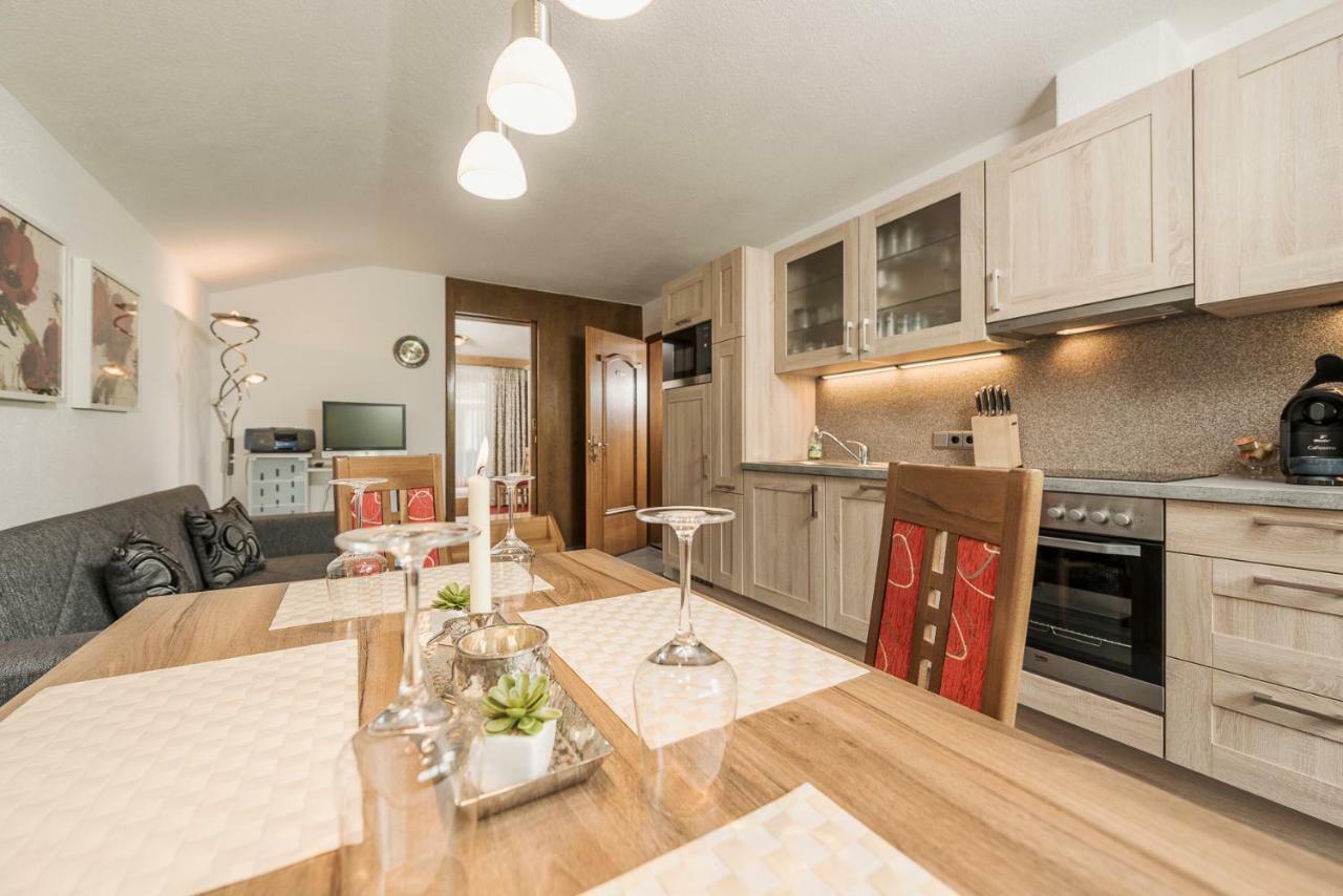 Hotel Haus Christine Ried im Zillertal Zewnętrze zdjęcie